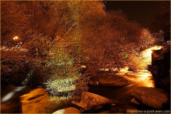 Pont-aven : Lumières sur les rochers de l'Aven