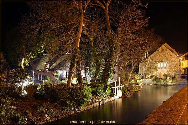 Pont-aven : Rue du port