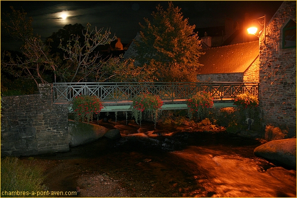 Pont-aven : Passerelle de la promenade Xavier Grall.